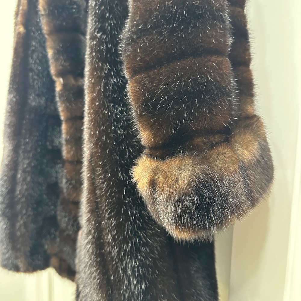 LUXURIOUS FAUX FUR COAT - Picture 3 of 9